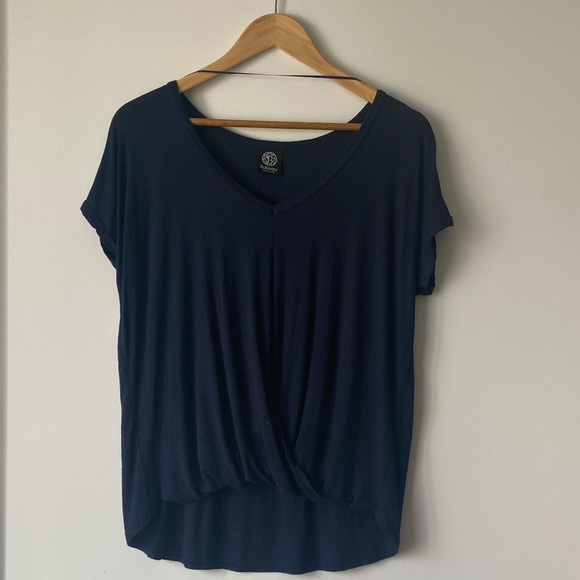 Babeau Navy Blue V-Neck Cap Sleeves Tee Shirt Size Small - Picture 1 of 8